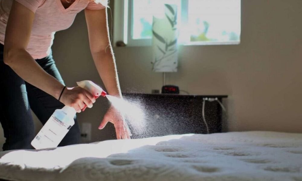 Trucos caseros y productos adecuados para limpiar un colchón manchado