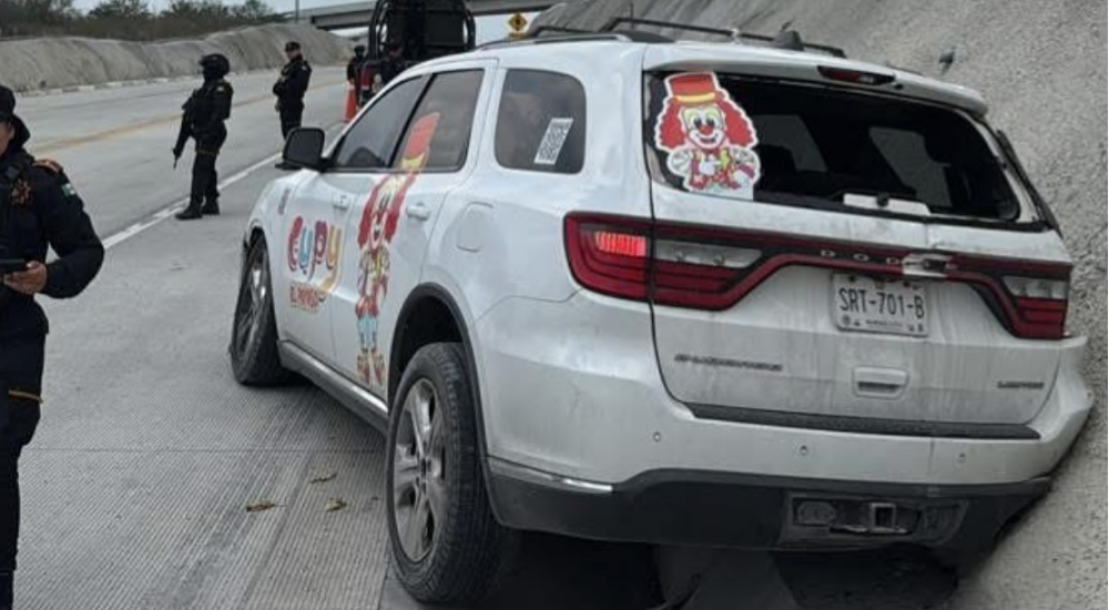 ‘Cupy El Payaso’ sufre accidente vial en carretera Allende-Monterrey
