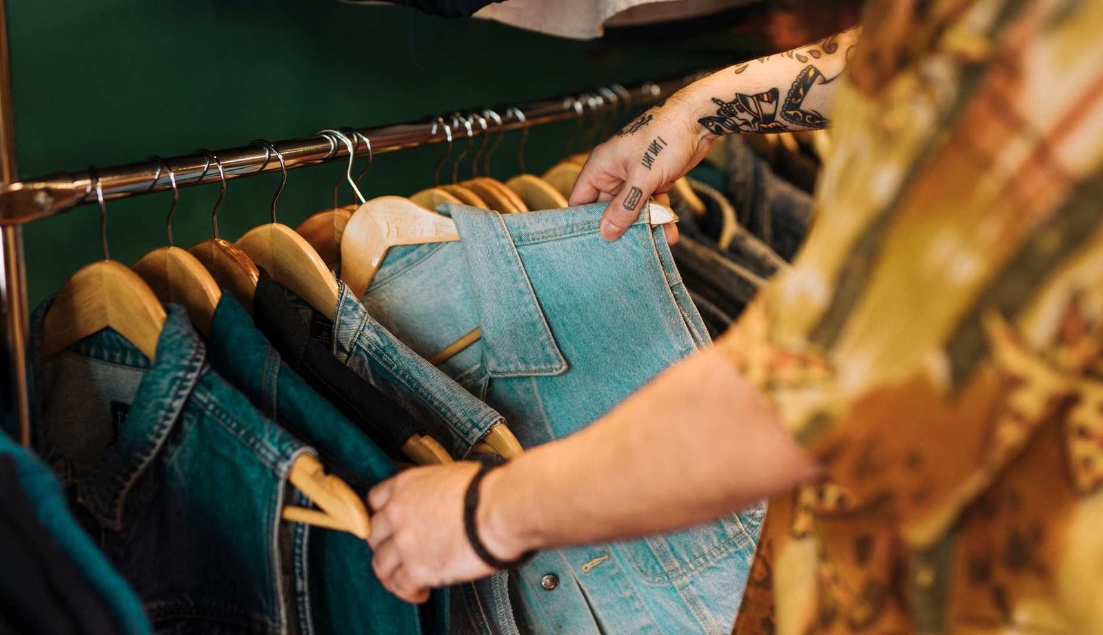 Maneras de ganar dinero vendiendo ropa o creando tu propia marca