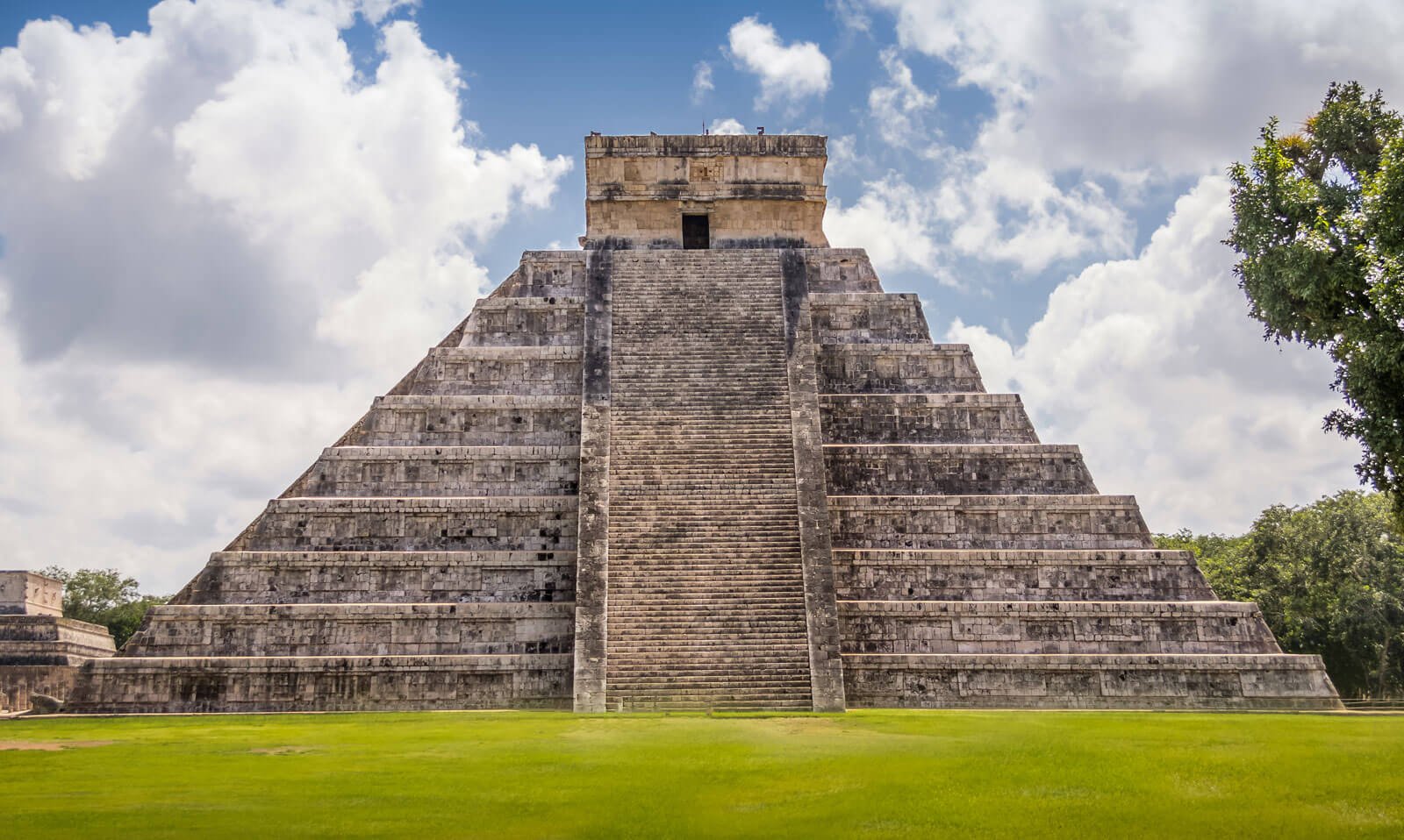Investigan qué hay bajo el Castillo de Kukulcán con tecnología de muones