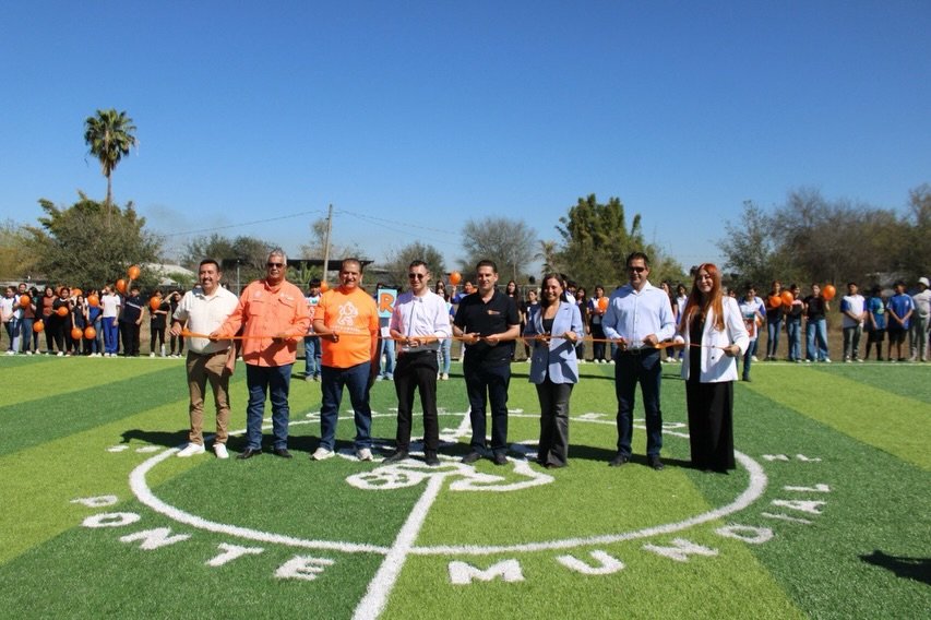 Luis Cavazos inauguró canchas y encabezó brigada de salud visual en Allende