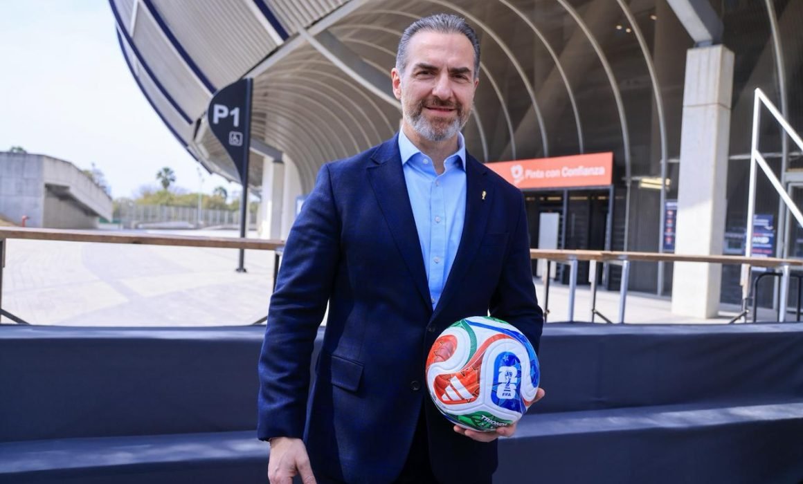 Adrián de la Garza supervisa capacitación de policías