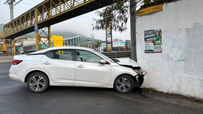 Joven de 22 años sufre accidente automovilístico en Carretera Nacional