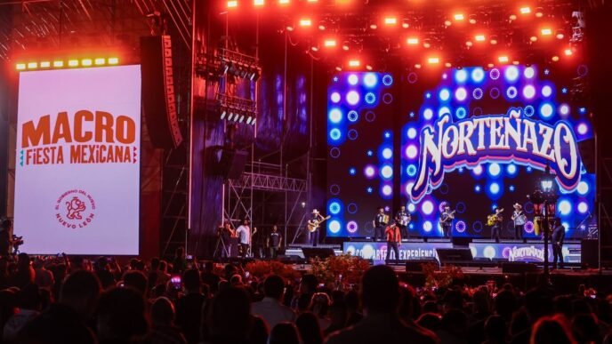 Fiestas Patrias en Macroplaza con música y baile para celebrar México