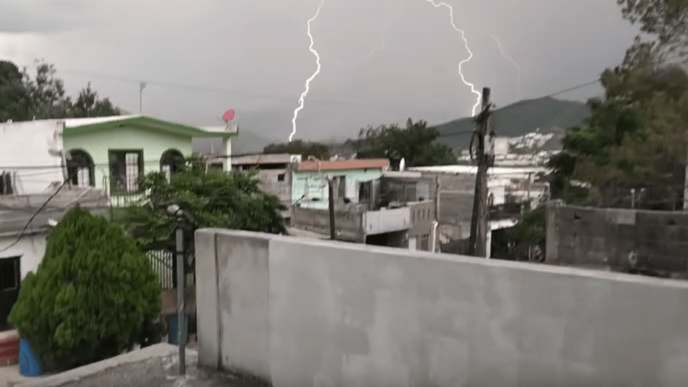 Fuertes lluvias y vientos afectan el sur de Monterrey