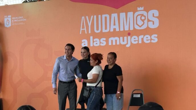 Mariana Rodríguez impulsa apoyos para movilidad en Monterrey