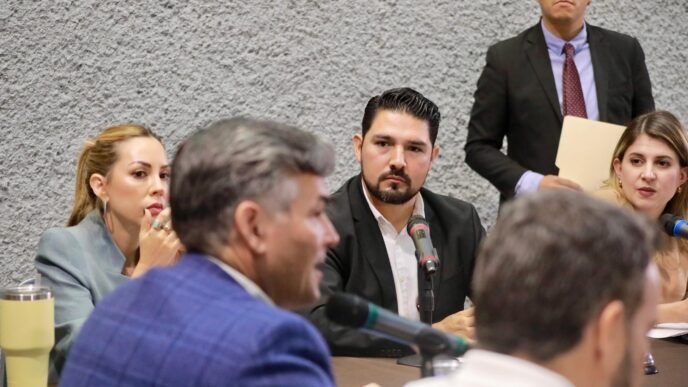 Comisión en Nuevo León busca soluciones a constantes apagones de energía