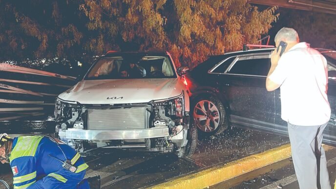 Aguaceros en Nuevo León causan accidentes y caos vial