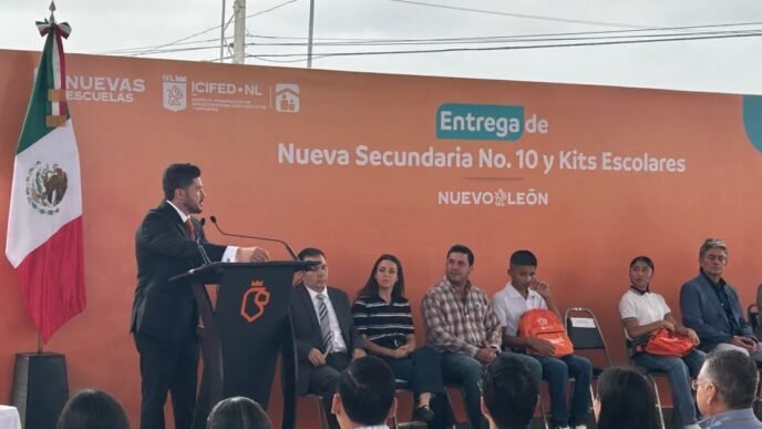 Gobernador propone transformar tren federal en Metro de Monterrey